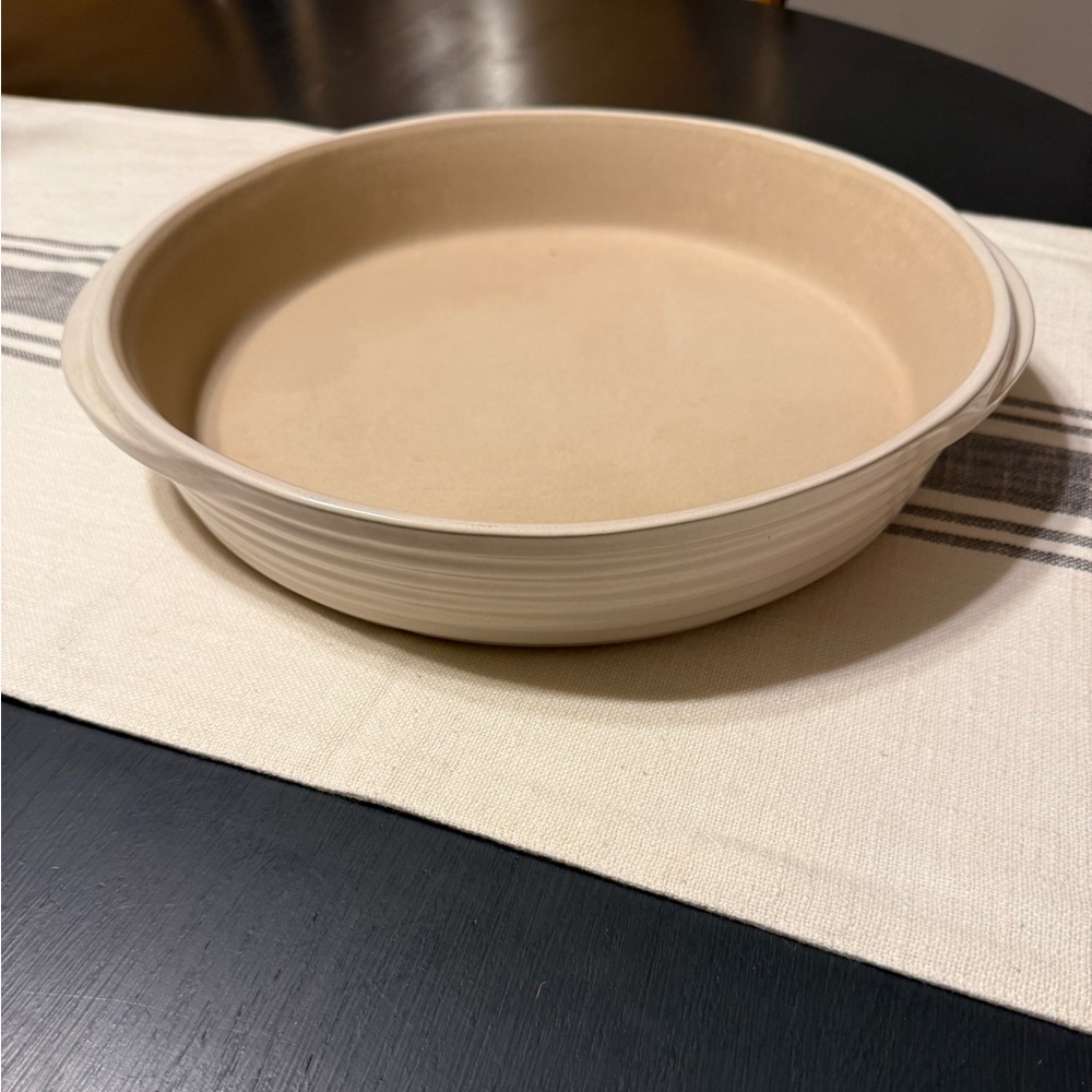 The Pampered Chef, New Traditions Collection, deep dish baker, vanilla stoneware